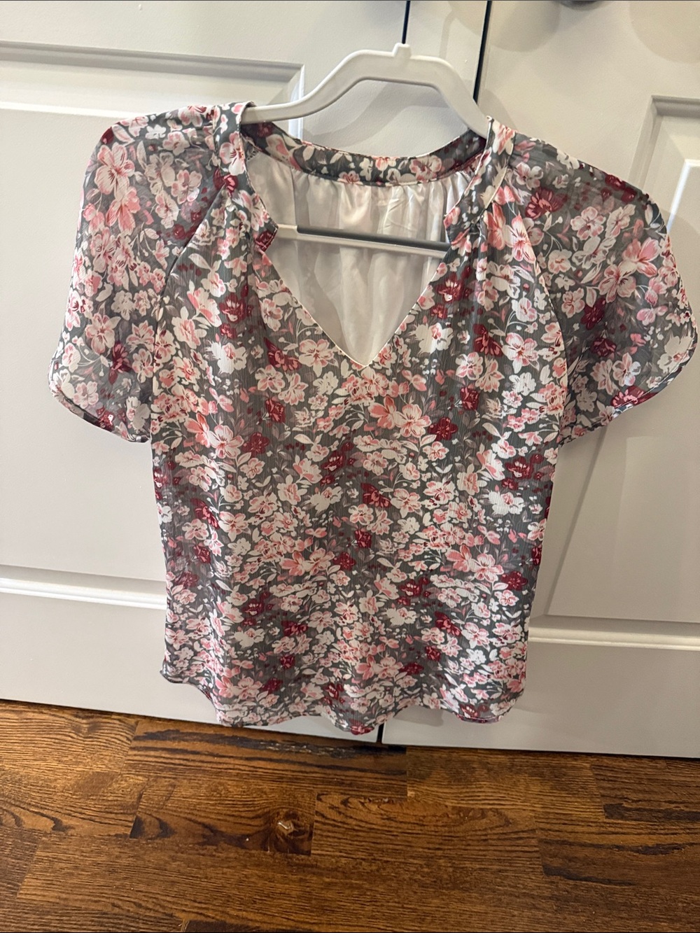 Floral Short-Sleeve V-Neck Blouse in Pink and Gray